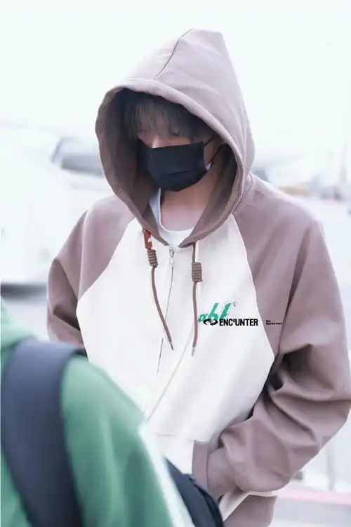 刘耀文微博之夜机场路透