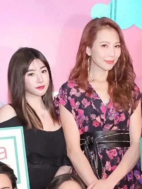 居然和张晋的蔡少芬合影啦