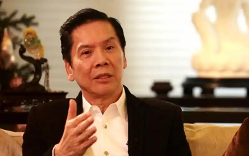 向华强气场太强大,和郭碧婷爸爸见面时的场面很尴尬,细节说明了一切