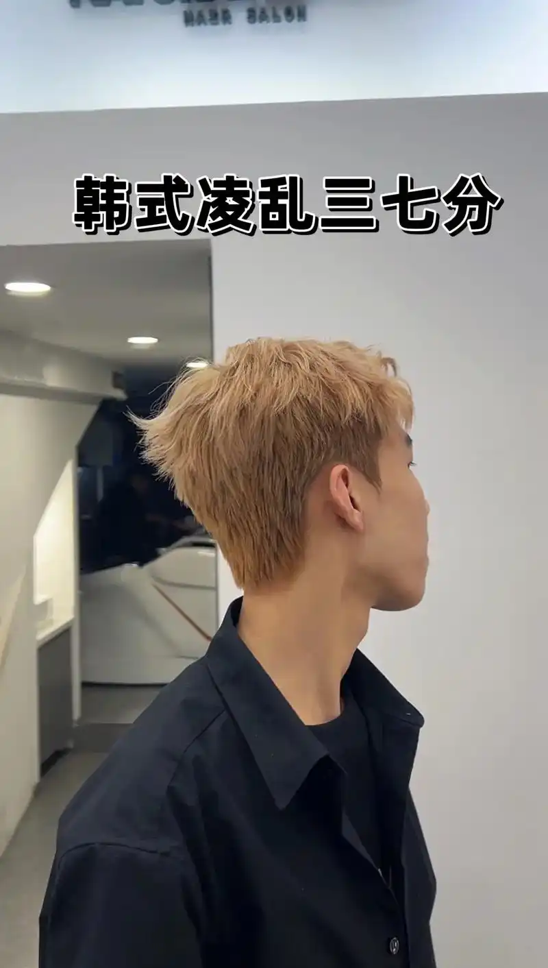 韩式凌乱三七分.韩式立体短发,两侧保留一定的长度防止变成@西 - 抖音