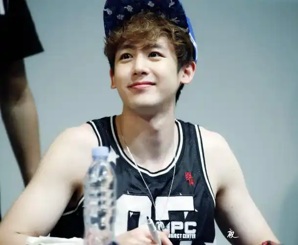 原创31岁尼坤又因为长胖而上热搜!小肉脸咋啦?至少还可以卖萌求生哇