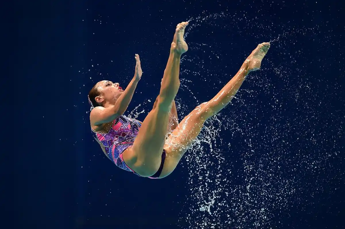 热点引擎计划# 为什么花样游泳运动员身材爆棚,泳衣性感,技术高超