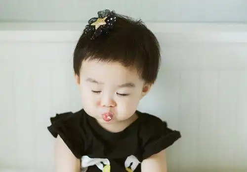 小女孩适合剪什么短发 1到3岁女童简约短发设计打造最萌小萝莉_发型