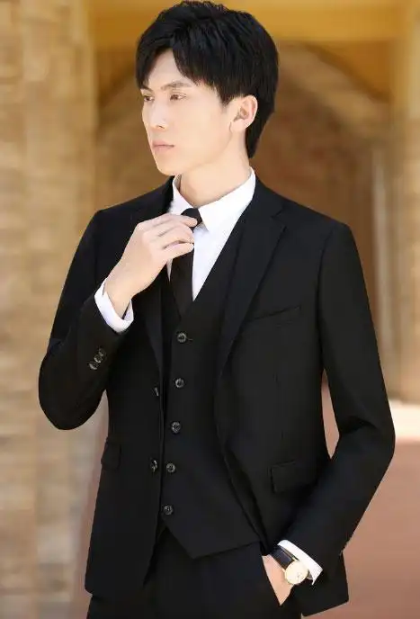 男生白衬衫与西服套装搭配