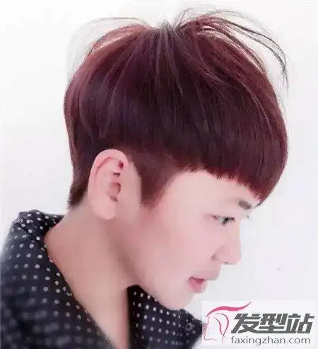 两边铲侧削发型女生造型也疯狂