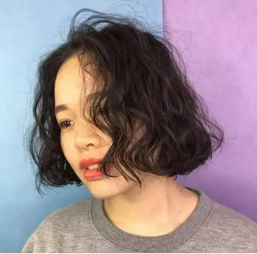 满头卷烫发,这个秋冬依然很流行_羊毛_齐刘海_女生