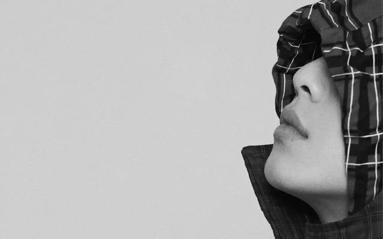 张若昀黑白质感光影写真图片桌面壁纸