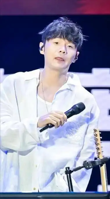 李荣浩的《乌梅子酱》这首歌,在抖音上特别火,播放量都破三十亿了.