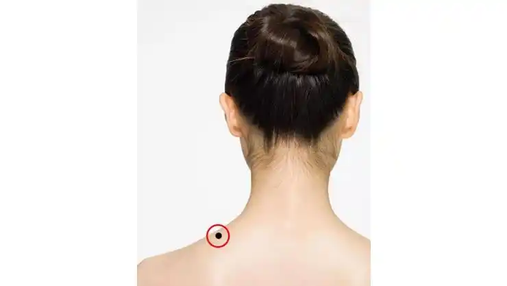 注意和提防和提防:这些地方长痣的男人不宜嫁(这里有痣的人财产丰厚