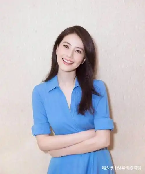 女神高圆圆儿时证件照曝光,网友高呼太美:这才是命运的宠儿