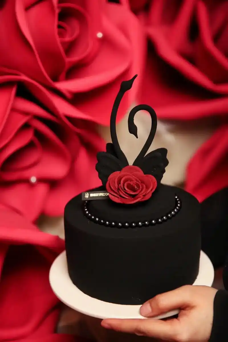 520 黑天鹅蛋糕|以爱之名 为爱而生.玫瑰 红酒与巧克力的 - 抖音
