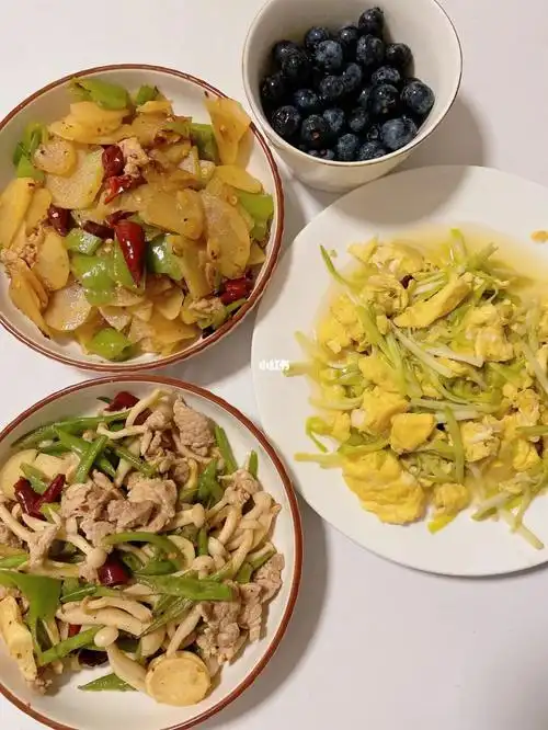 无论男朋友下班有多晚都会炒上两三个菜给他_男朋友_美食_家常菜_美食