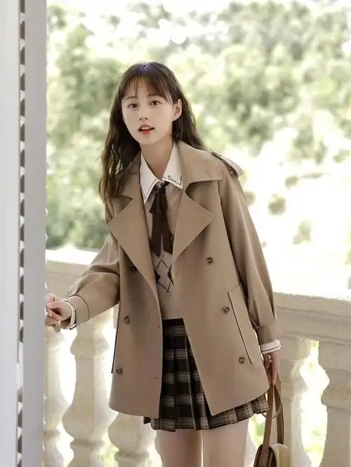 在穿衣搭配的时候,很多女孩子会受到身高的限制,好多好看又显气质的单