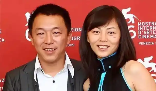 黄渤:凡人出身,逆袭成影帝,成名后和原配妻子结婚,恩爱至今!