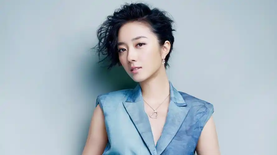 桂纶镁俏皮搞怪图