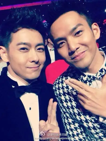 林志颖晒与钟汉良合影力挺新天龙