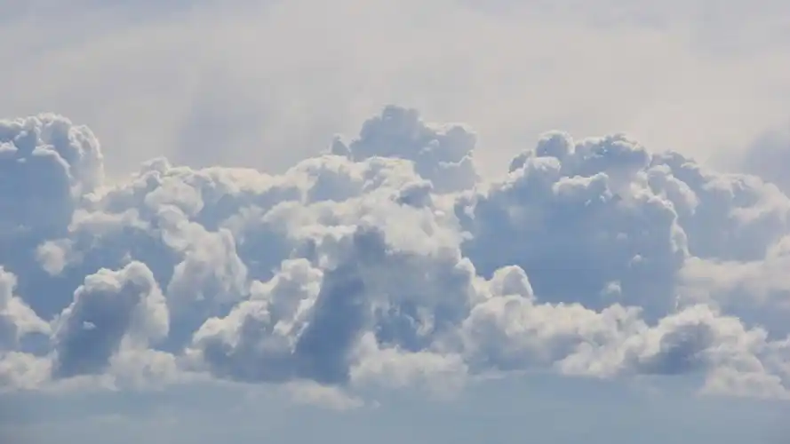 天空中的云朵白云图片-风景壁纸-高清风景图片-娟娟壁纸