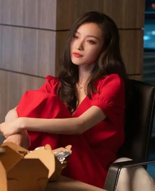 倪妮身材是真的绝剧中3套红裙造型都惊艳天生的衣架子