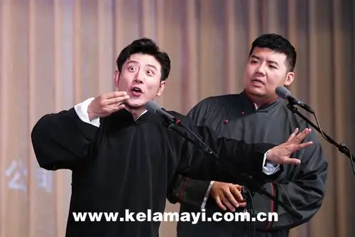 高晓攀(左)与尤宪超(右)在表演. 本报首席记者 闵勇 摄