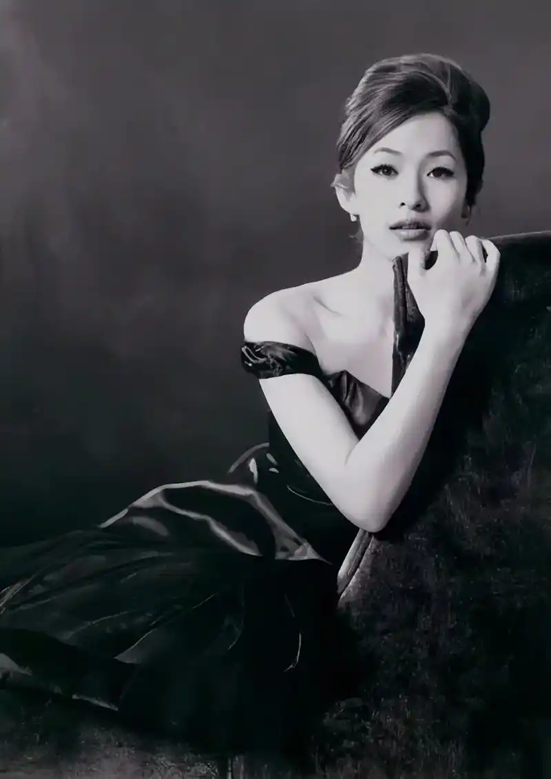 奥黛丽赫萧.#萧亚轩 #杂志风 #音乐分享 #分享照片 #写 - 抖音