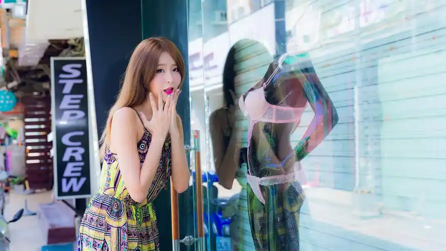 庄温妮时尚街拍图片高清电脑桌面壁纸