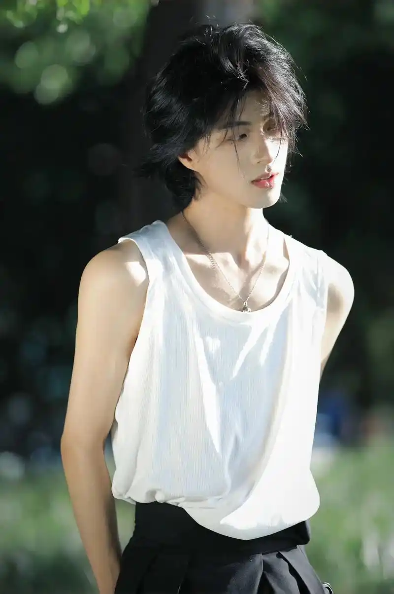 开始期待有你的夏天.#拍照 #长发男生 - 抖音