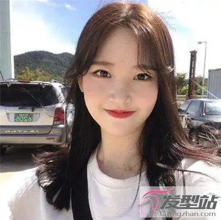 女生韩式八字刘海怎么卷 瘦脸修颜好看到犯规