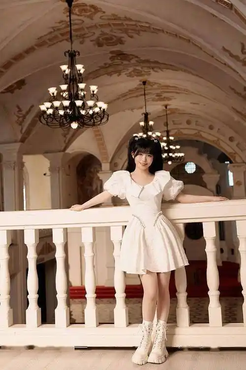 赖美云现身江苏卫视春晚双马尾造型化身漫撕美少女