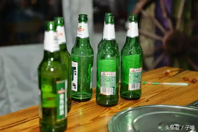 俩大胃王喝酒,点一桌肉菜167元吃得太好了,啤酒喝了六瓶都撑了