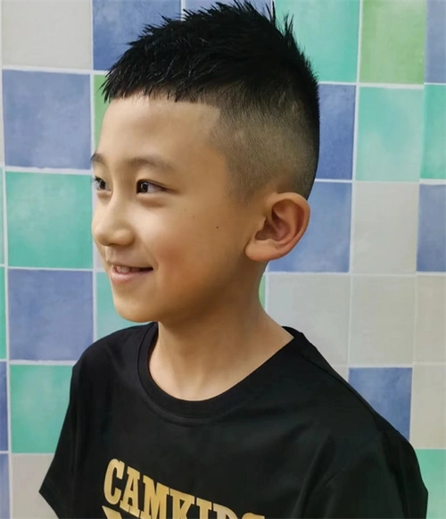 2-8岁小男孩发型 铲青 雕刻时尚吸睛_儿童发型 - 美发站