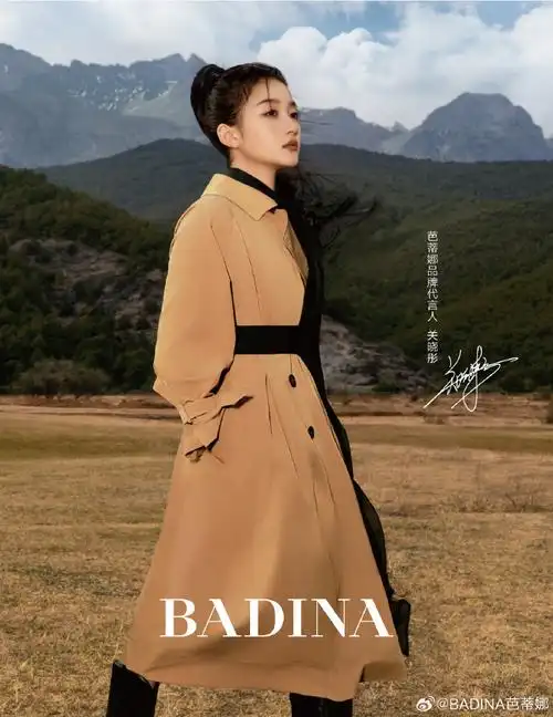 badina芭蒂娜品牌代言人关晓彤##关晓彤卡其风衣高马尾##关晓彤同款
