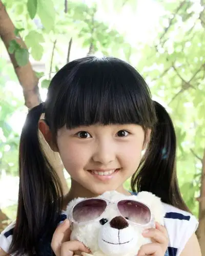 张子枫, 在小时侯参加《超级少年》被一位评委发现天赋.