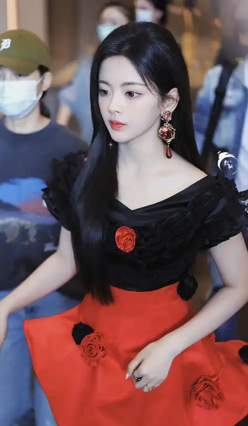 杨超越好像玫瑰公主##杨超越的腿好白