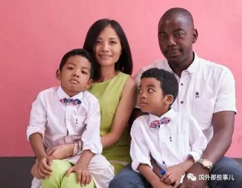 比较黄白混血和黄黑混血的后代,那个基因更强