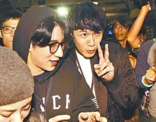 房祖名柯震东夜店玩耍