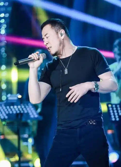 歌手杨坤:患多年抑郁症,最重要的两个女人都离世,50岁依旧未婚_父亲