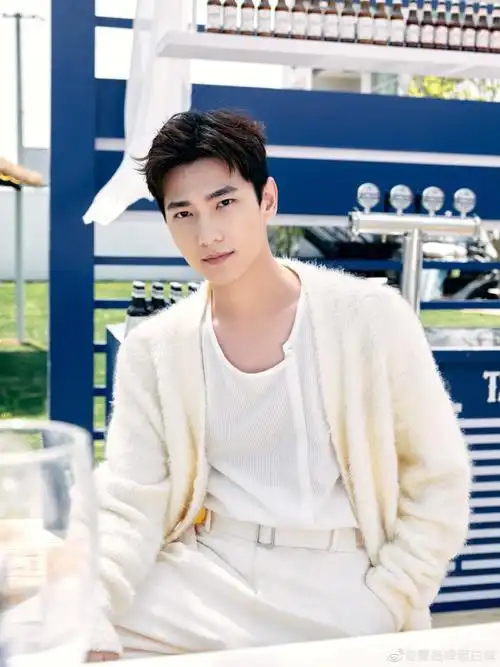 早安～@杨洋  9499 9499    复制文案评论本条微博(可根据