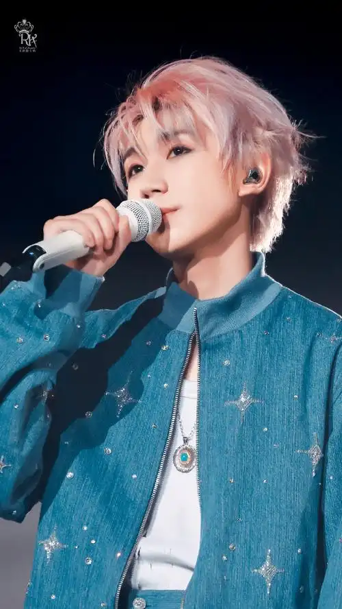 王源客厅狂欢巡演##王源看到了穿婚纱来的粉丝##王源预告过了一个