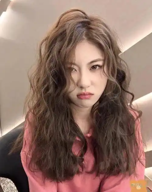 春风吹不乱的发型"免打理法式烫发"(懒人必备)_卷发_气质_自然