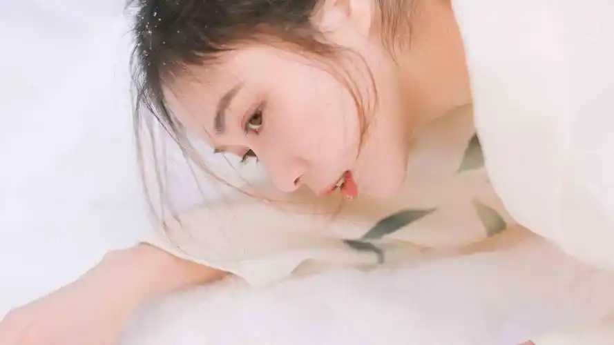 抖音流行的壁纸女孩