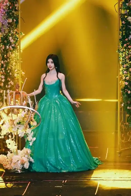 鞠婧祎披发公主裙##鞠婧祎公主裙好美