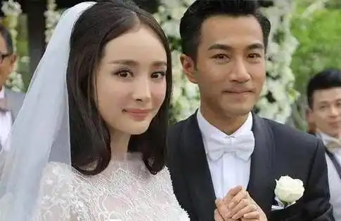 后来杨幂和刘恺威官宣恋情并生下了小糯米,胡歌祝福杨幂生下了小糯米