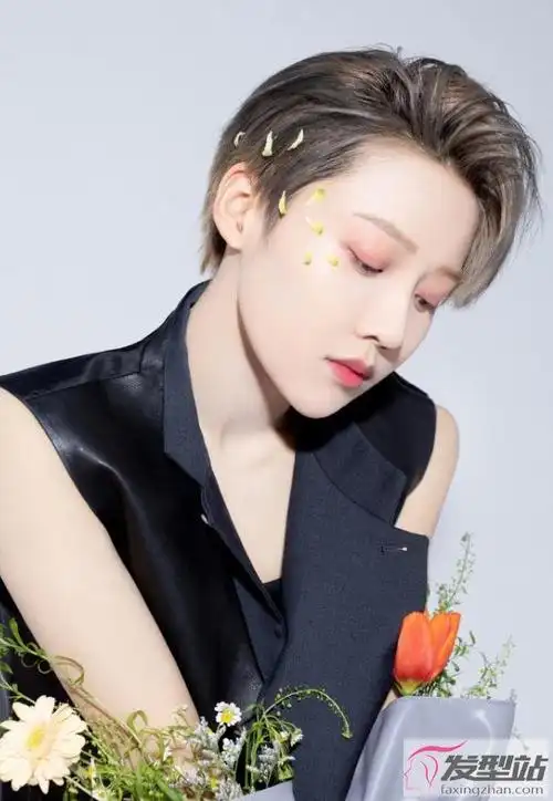 刘雨昕短发造型大盘点又a又酷表现力十足