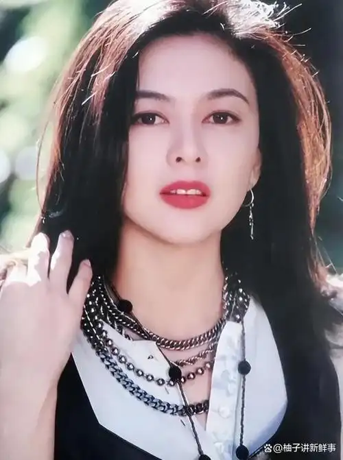 关之琳巅峰期有多绝色?看她的泳装剧照,才知道啥叫女人味