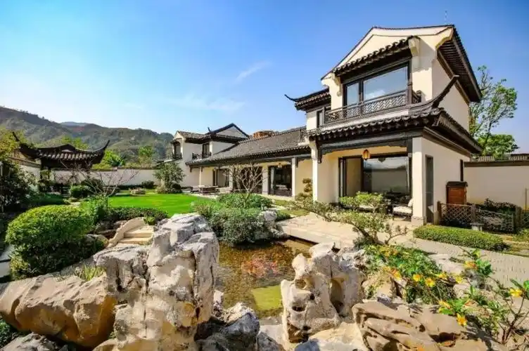 巴伐利亚庄园 | 枕山而居,依水而眠,悠然中式合院,向往的生活!