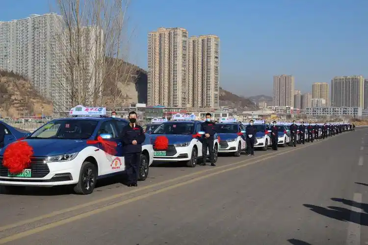 局等相关部门的大力支持下,结束了我县长期没有正规出租车公司的历史