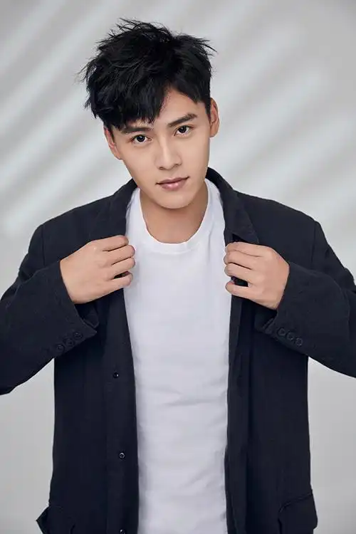 青春剧《奋斗吧,少年!》引爆夏日运动系男孩朱致灵热血开球