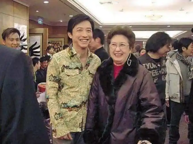 庾澄庆显赫家世回看庾澄庆和伊能静22年苦情史