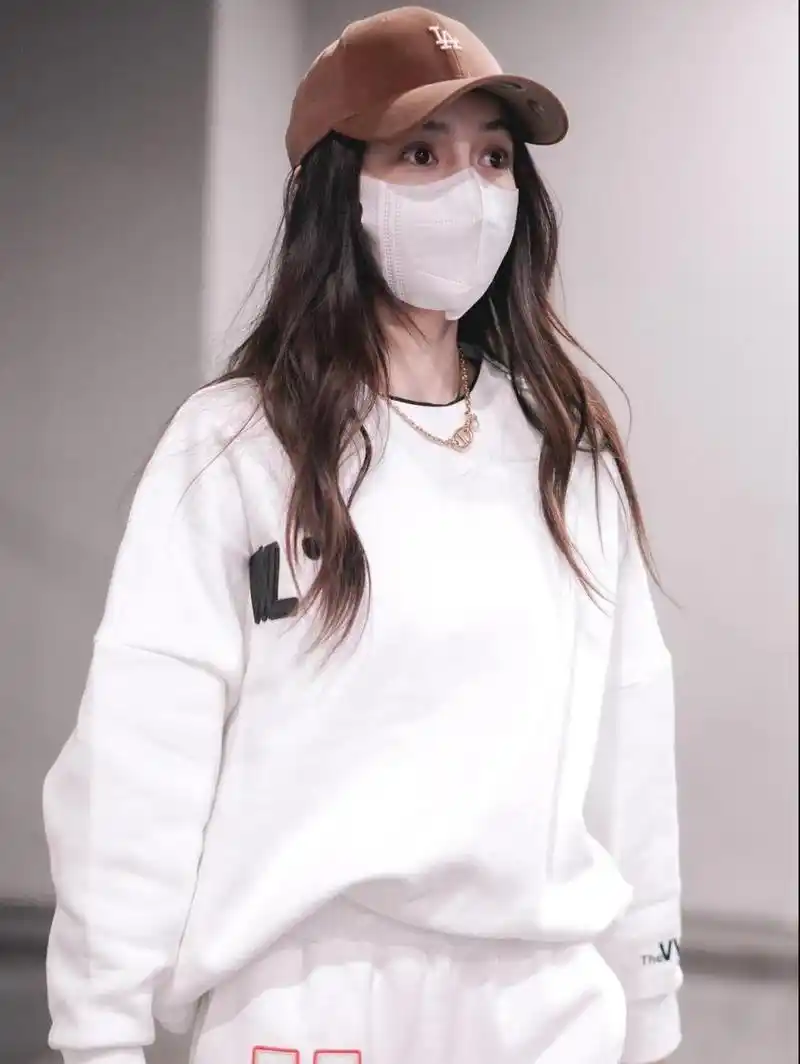 日常私服 白色卫衣好软糯 简单卫衣卫裤,舒服自在舒适休闲的穿搭get住