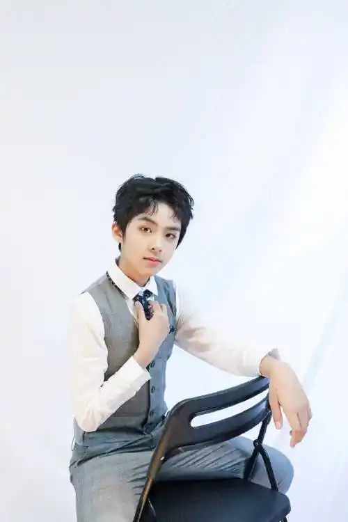 飞熊等你撩#开屏活动→刘冠毅超话学霸主唱刘冠毅,来自乐华少年.